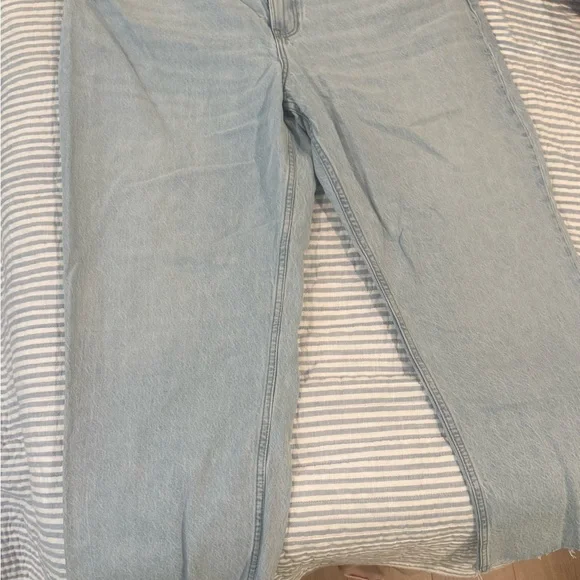 Abercrombie & Fitch Blue Relaxed Curve Love Jeans - Picture 2 of 4